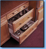 Kitchen base unit pan drawers