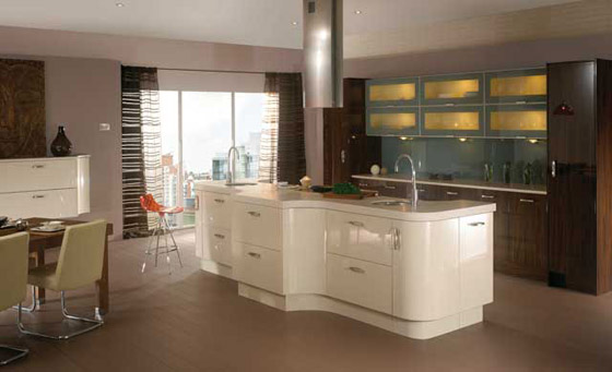 Ultra High Gloss, Latte and Ebony kitchen