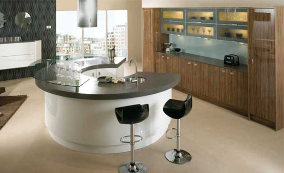 Kitchen as Ultra High in Gloss White & Olive wood