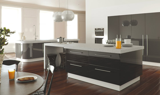 Zurfiz kitchen in metallic anthracite & black